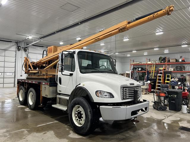 Image of Freightliner Business Class M2 equipment image 2