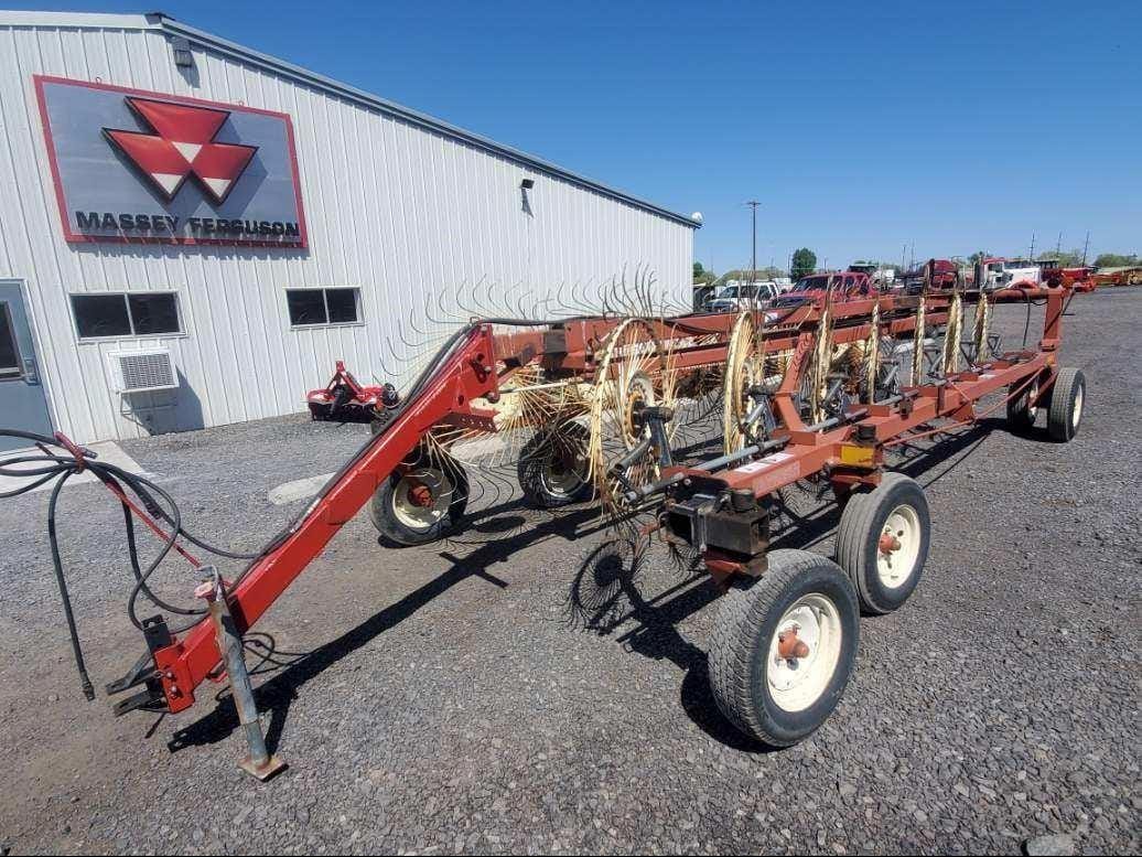 2004 Hesston 3986 Equipment Image0