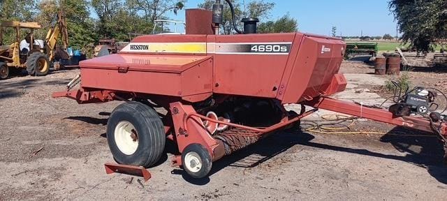 2004 Hesston 4690S Equipment Image0