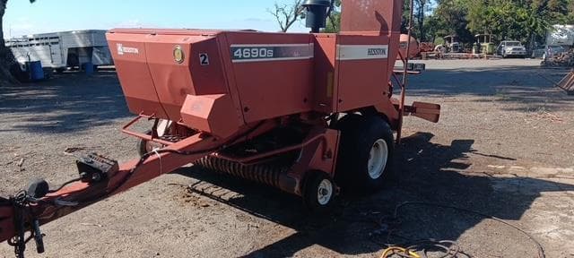 Image of Hesston 4690S equipment image 2