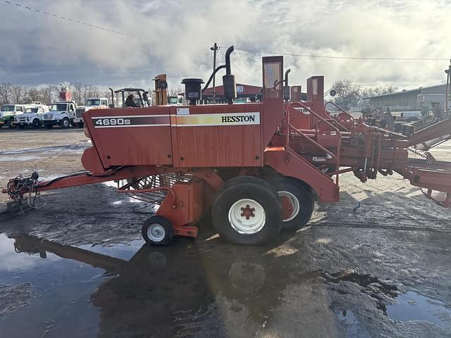 Image of Hesston 4690S equipment image 3