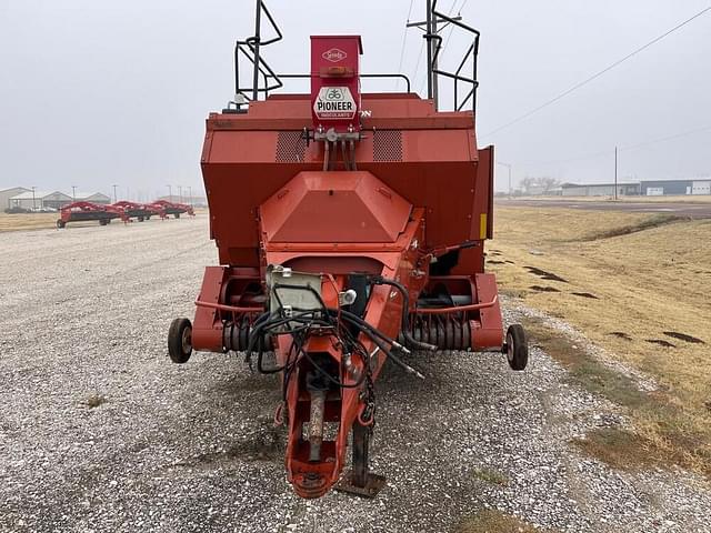 Image of Hesston 4790 equipment image 2