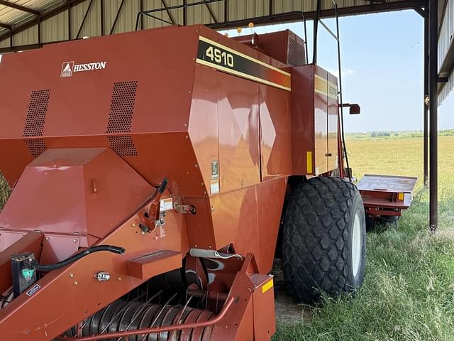 Image of Hesston 4910 equipment image 1