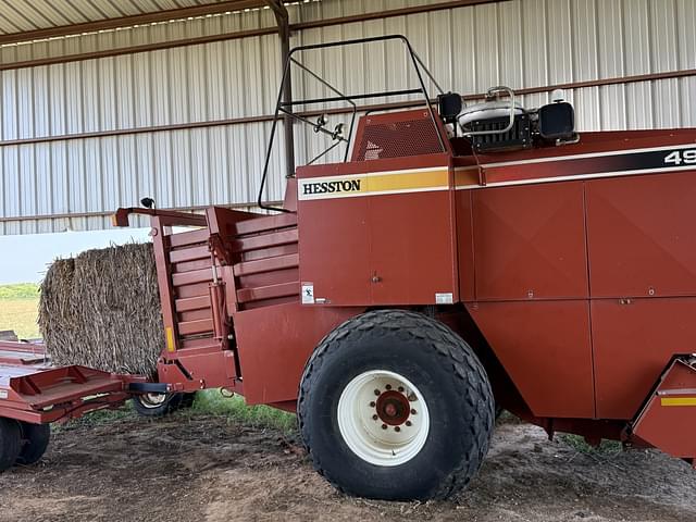 Image of Hesston 4910 equipment image 3