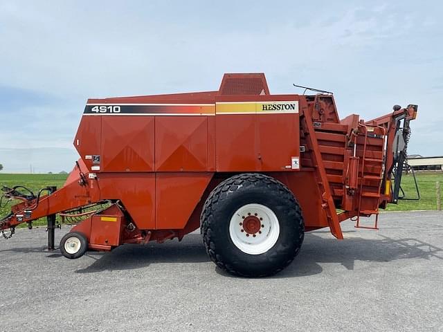 Image of Hesston 4910 equipment image 4