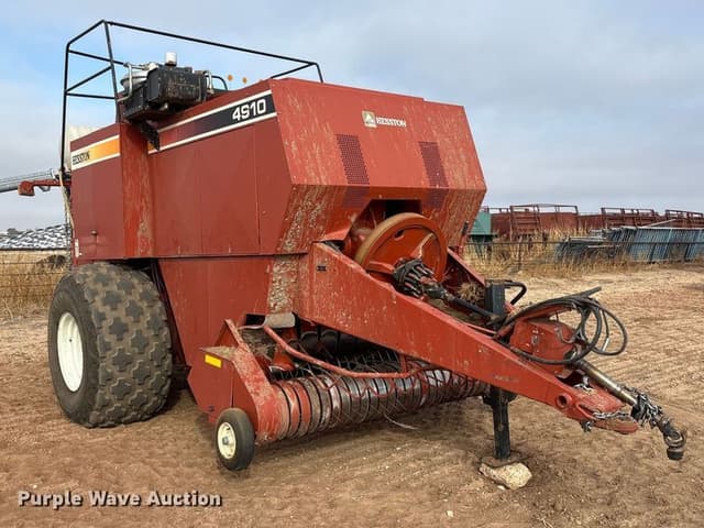 Image of Hesston 4910 equipment image 2