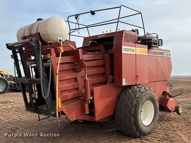 Image of Hesston 4910 equipment image 4