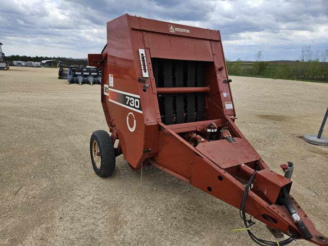 Image of Hesston 730  equipment image 2