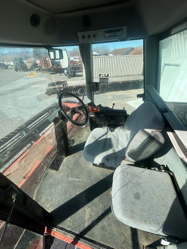 Image of Hesston 8250S equipment image 2