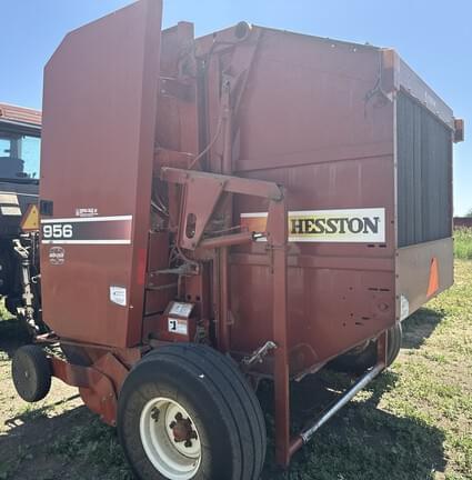 Image of Hesston 956 equipment image 1