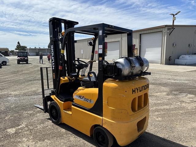 Image of Hyundai HLF25C-5 equipment image 3