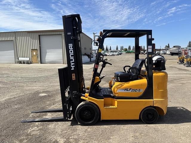 Image of Hyundai HLF25C-5 equipment image 4