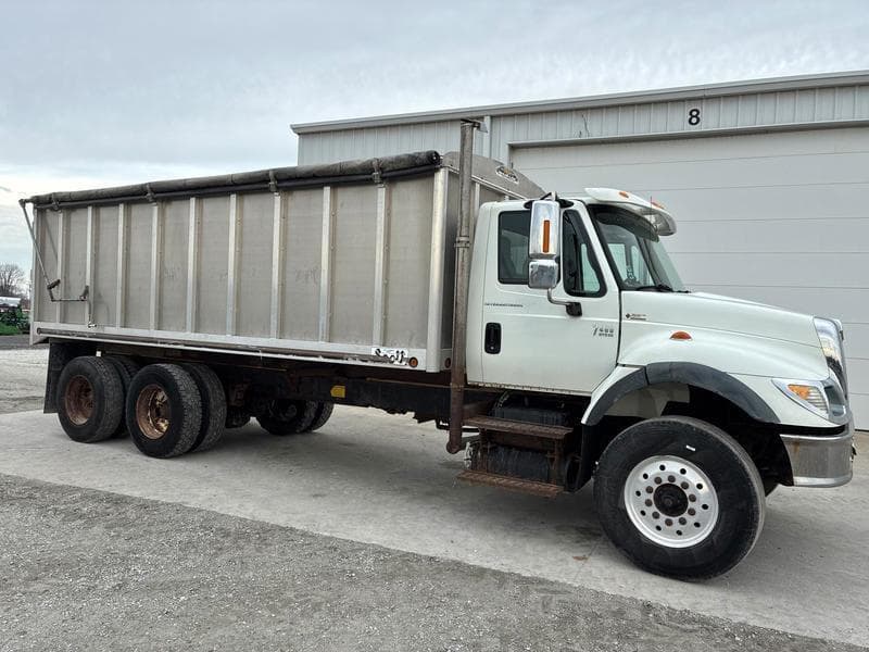 Image of International 7400 Primary image