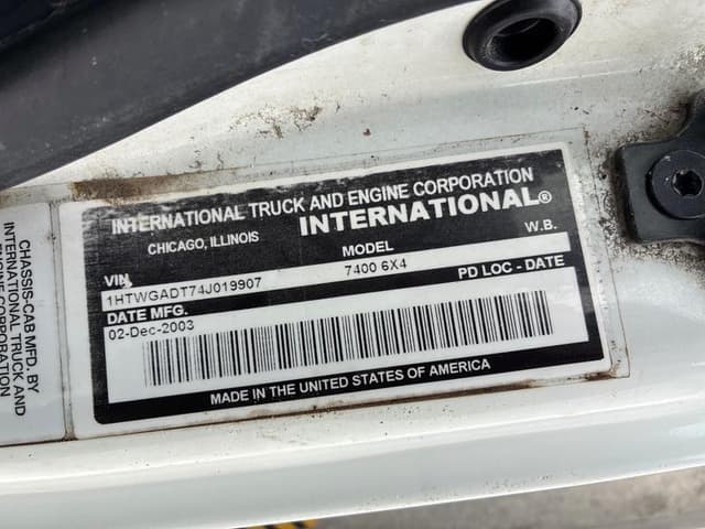 Image of International 7400 equipment image 1