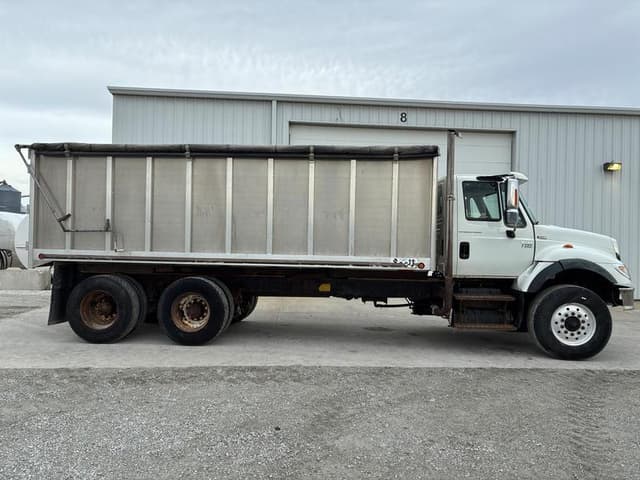 Image of International 7400 equipment image 3