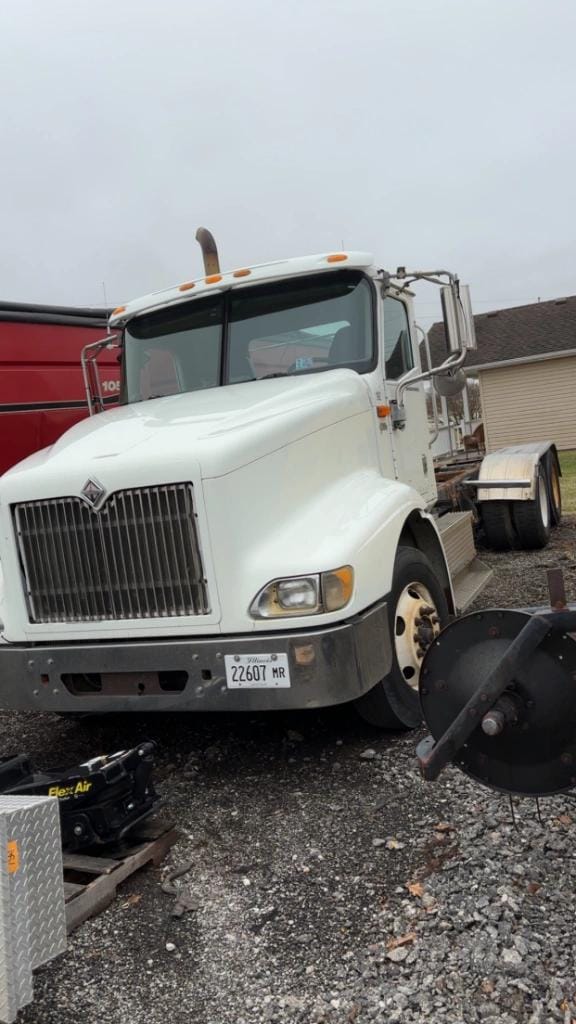 2004 International 9200i Equipment Image0