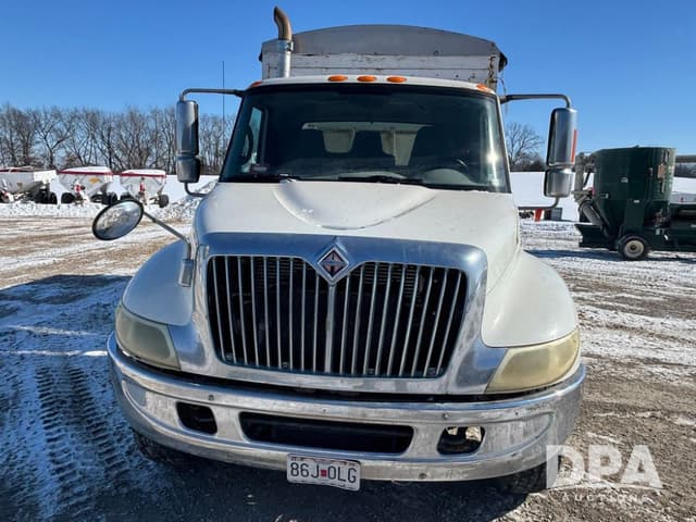 Image of International 4300 equipment image 2