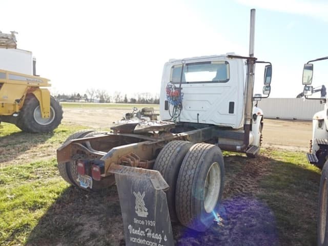 Image of International 4300 equipment image 3