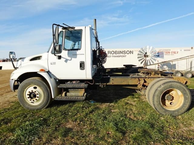 Image of International 4300 equipment image 4