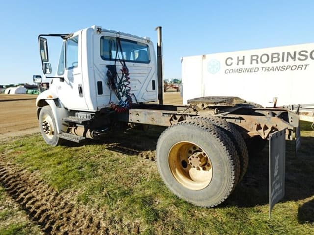 Image of International 4300 equipment image 4