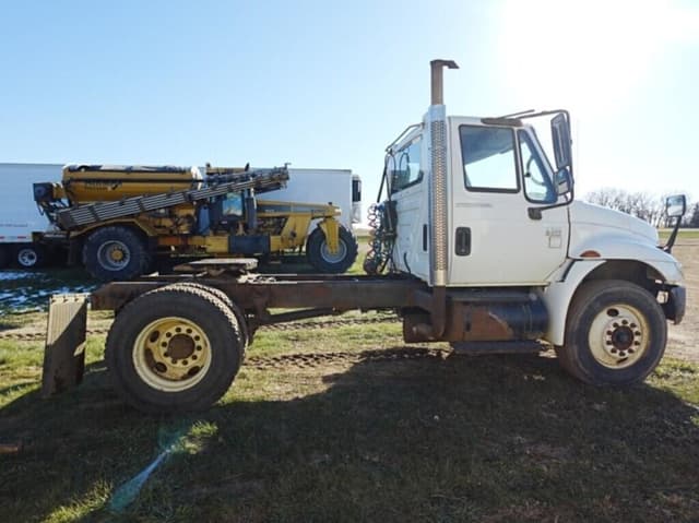 Image of International 4300 equipment image 2