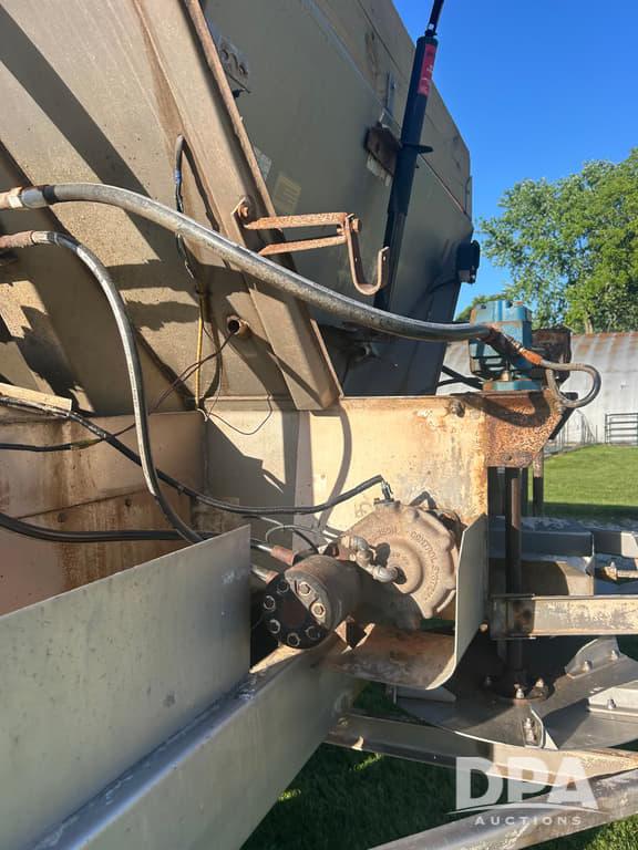 Image of International 7400 equipment image 4