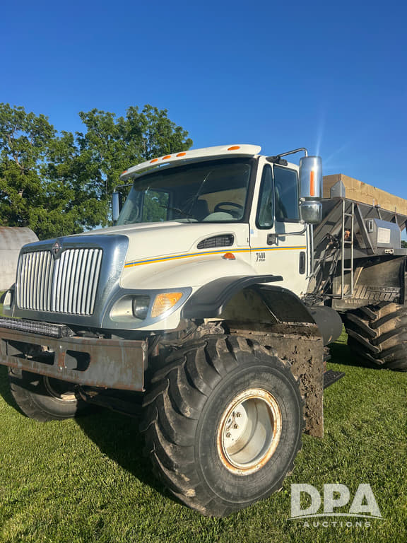Image of International 7400 Primary image