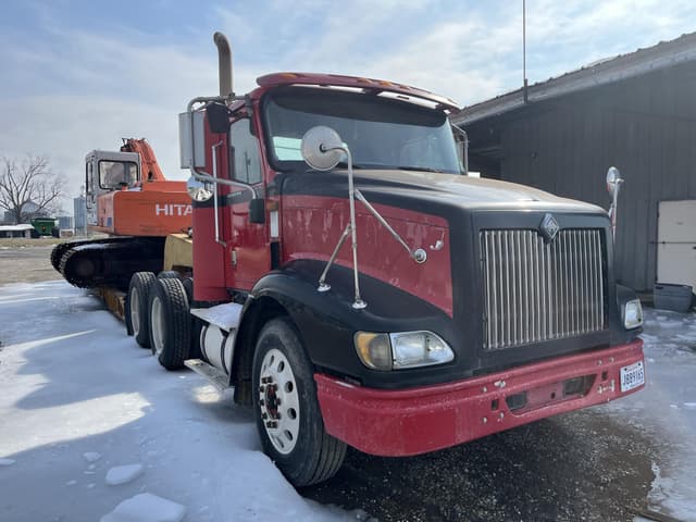 Image of International ProStar 122 equipment image 1