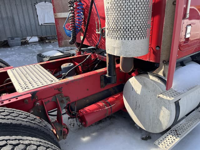 Image of International ProStar 122 equipment image 4