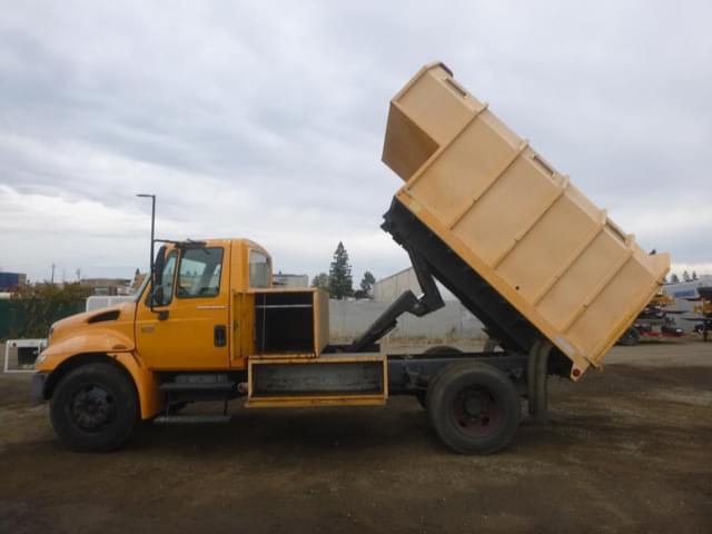 Image of International 4200 equipment image 4