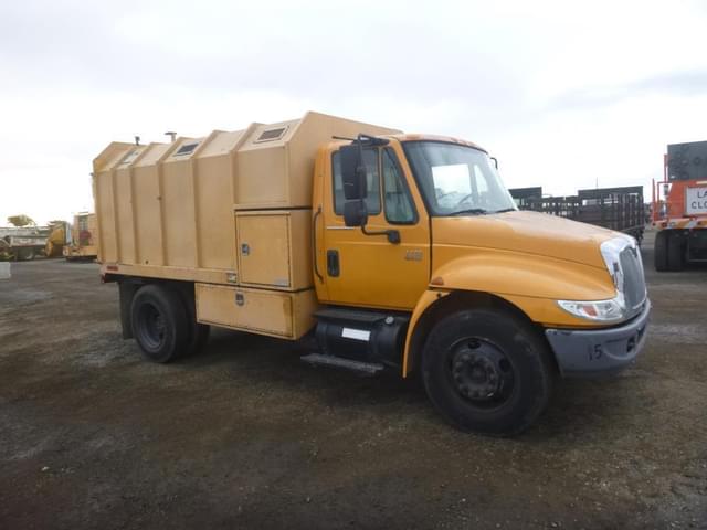 Image of International 4200 equipment image 1