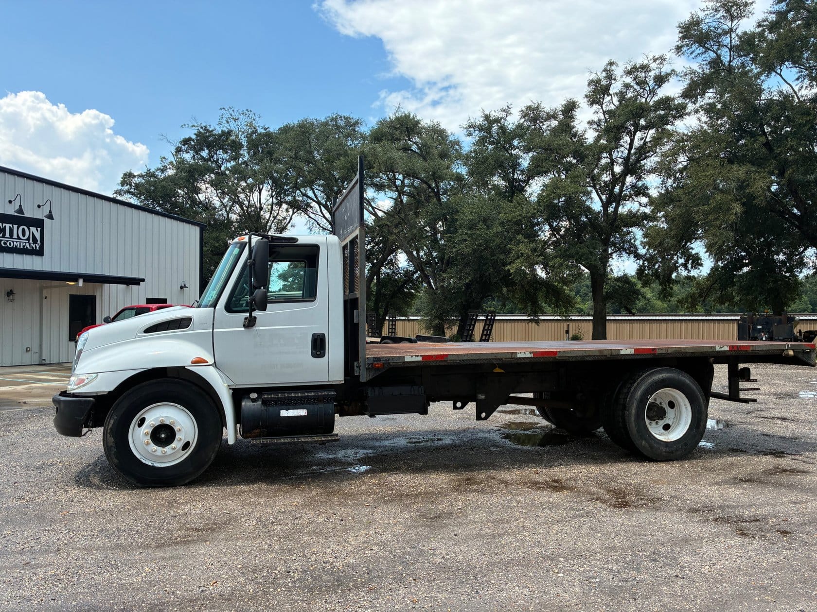 2004 International 4300 Equipment Image0