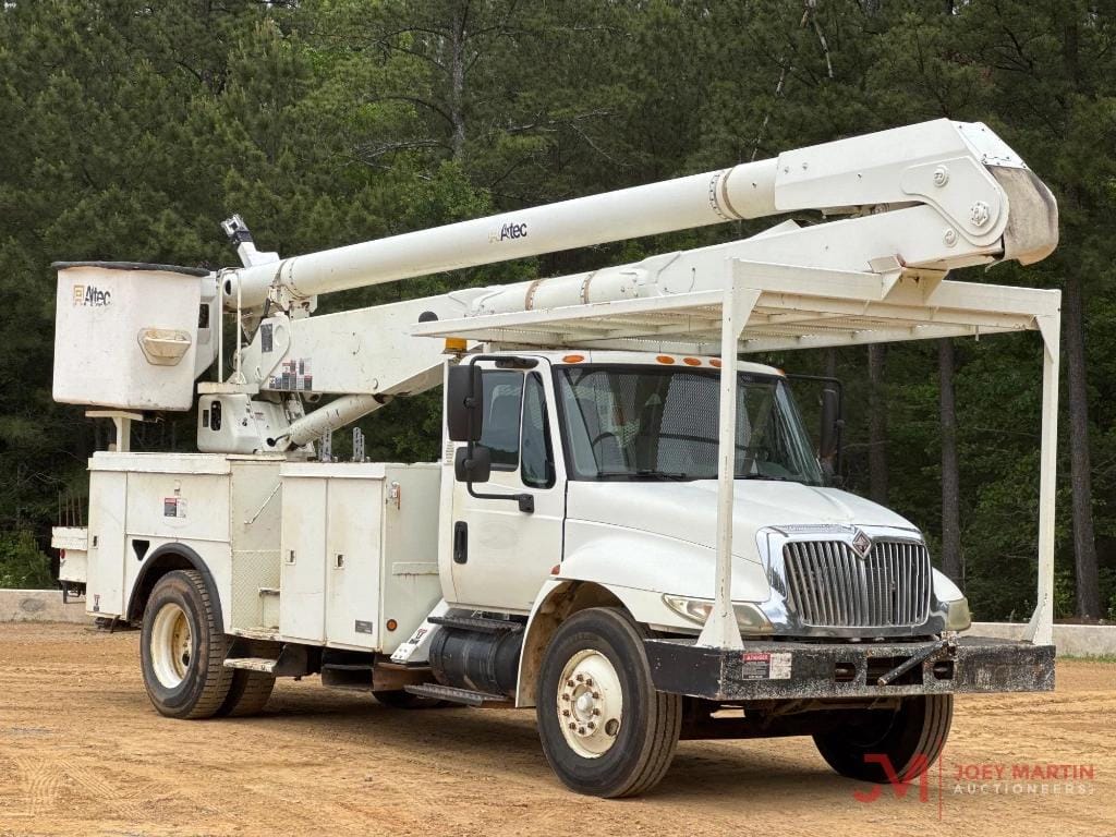 2004 International 4300 Equipment Image0