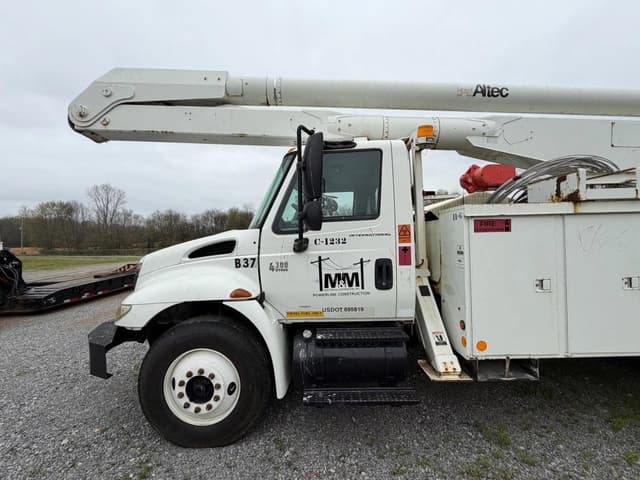 Image of International 4300 equipment image 2