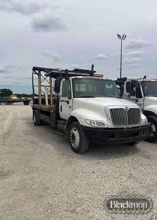 Image of International 4300 equipment image 3