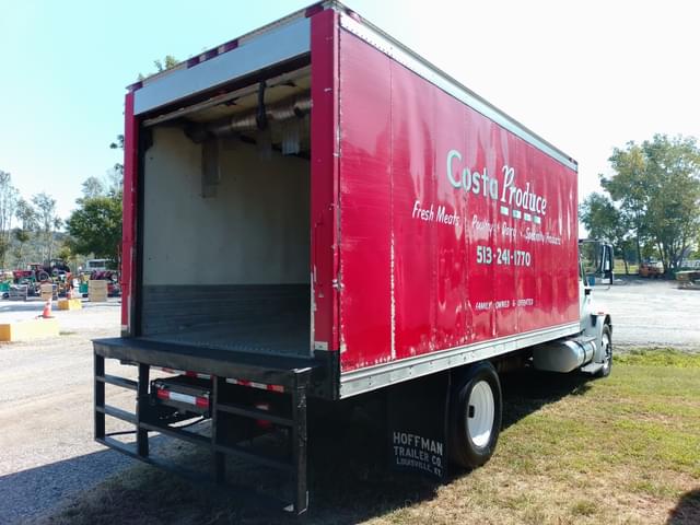 Image of International 4300 equipment image 4