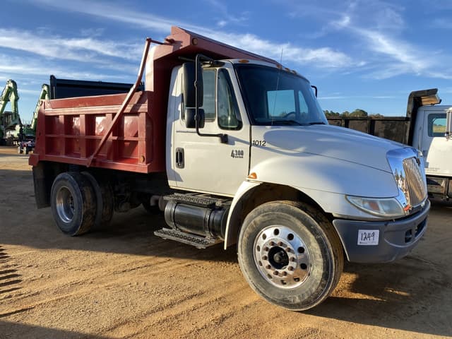 Image of International 4300 equipment image 3