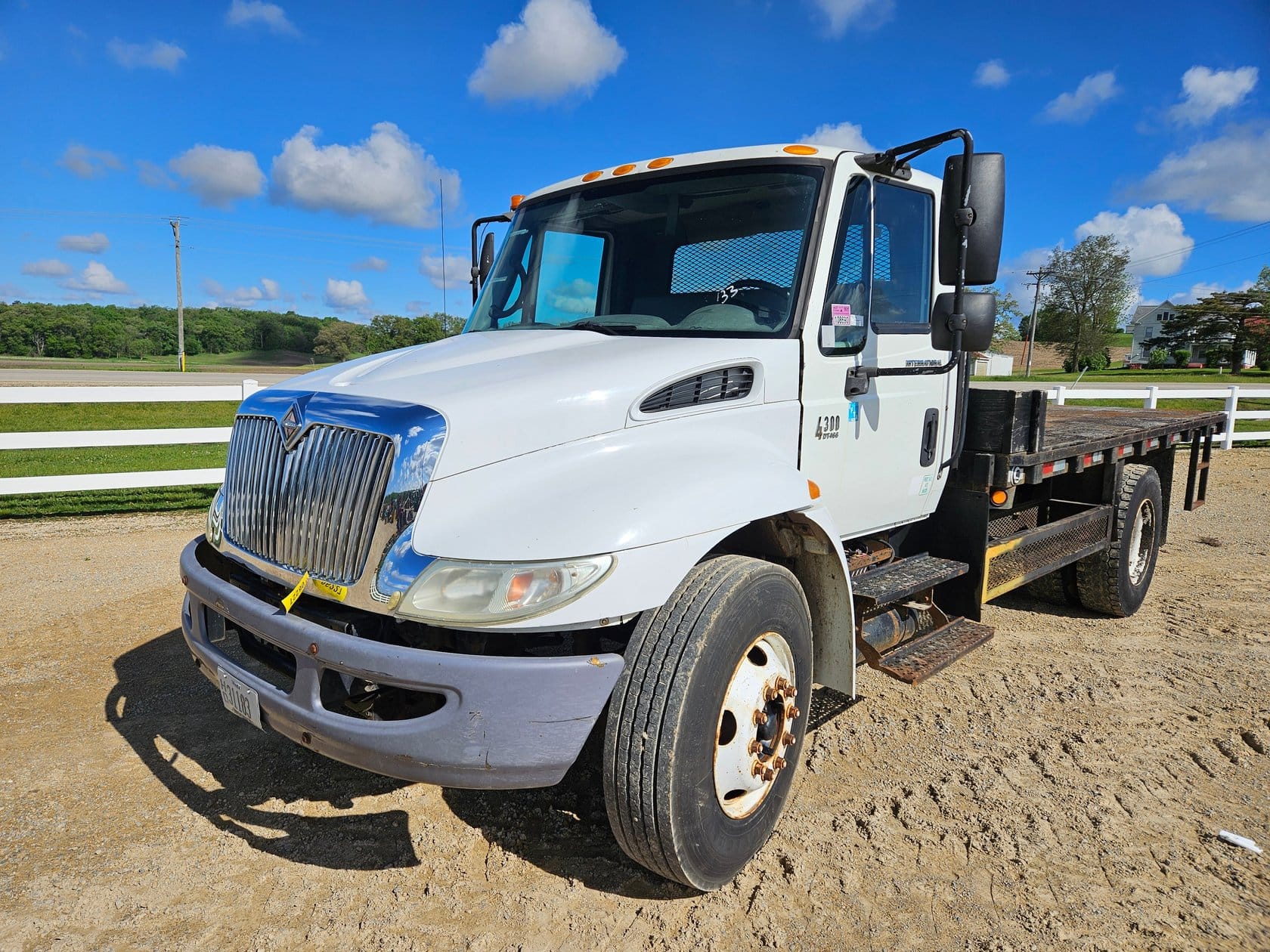 2004 International 4300 Equipment Image0