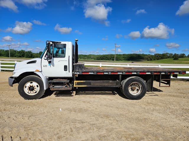 Image of International 4300 equipment image 1