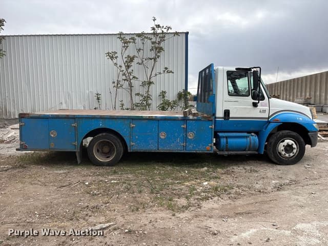 Image of International 4300 equipment image 3
