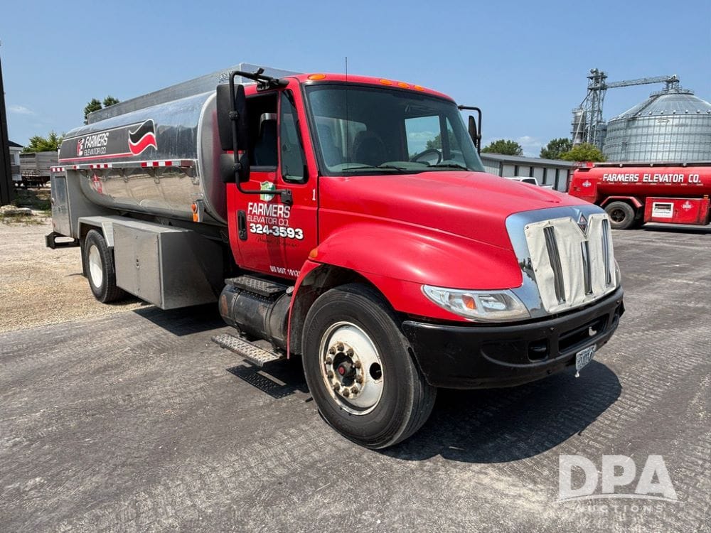 2004 International 4300 Equipment Image0