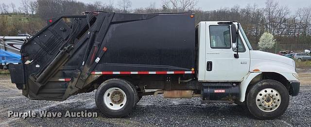 Image of International 4300 equipment image 3