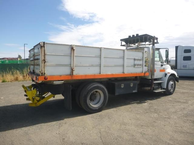 Image of International 4300 equipment image 2