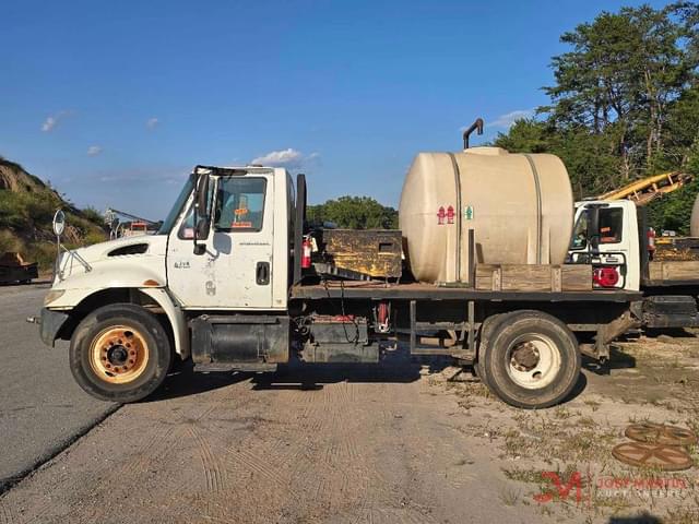 Image of International 4300 equipment image 4