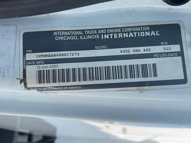 Image of International 4300 equipment image 4