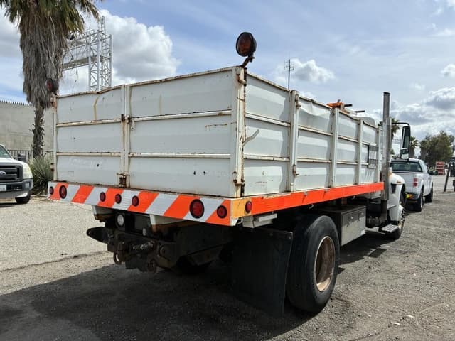 Image of International 4300 SBA equipment image 2