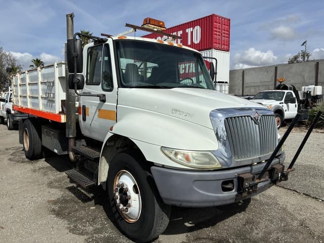 Image of International 4300 SBA equipment image 1
