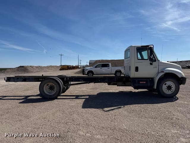 Image of International 4300 equipment image 3