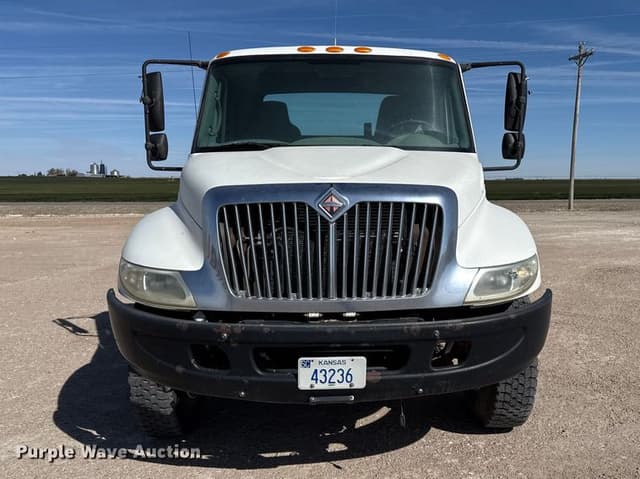 Image of International 4300 equipment image 1