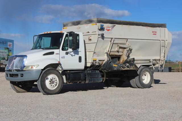 Image of International 4300 equipment image 1